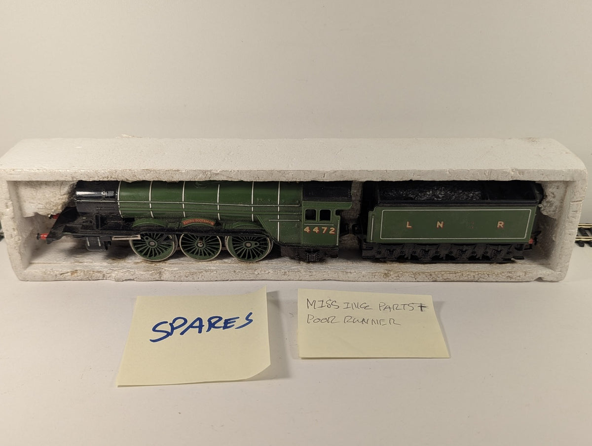 Hornby OO Gauge Flying Scotsman Steam Locomotive 4472 LNER Green Poor Runner