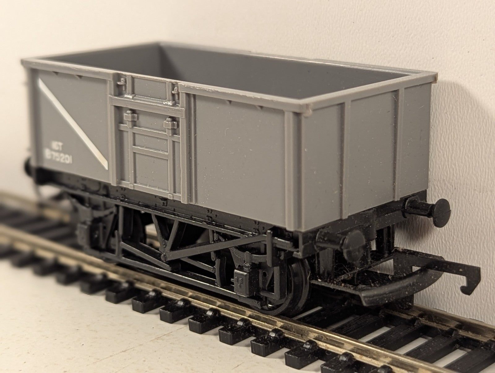 Hornby OO Gauge 16 Ton Mineral Wagon Goods Wagon B75201 BR Grey