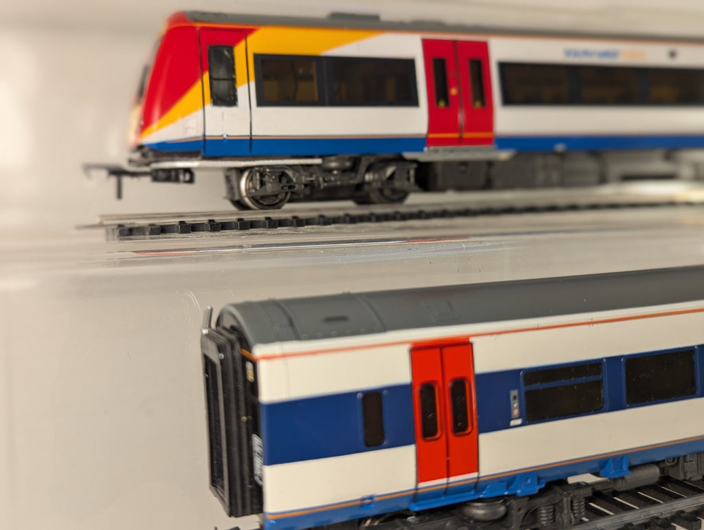 Bachmann Branchline 32-452A OOGauge Class 170/3 2-CarDMU SouthWestTrains - Boxed