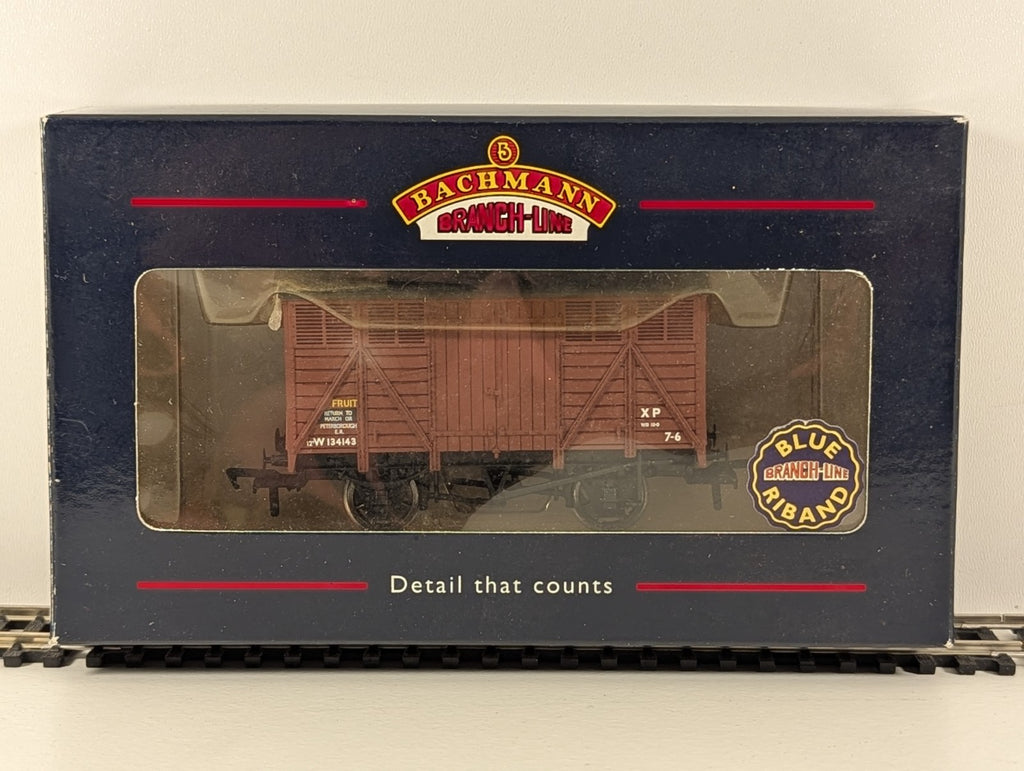 Bachmann Branchline OO Gauge 12-Ton Fruit Van