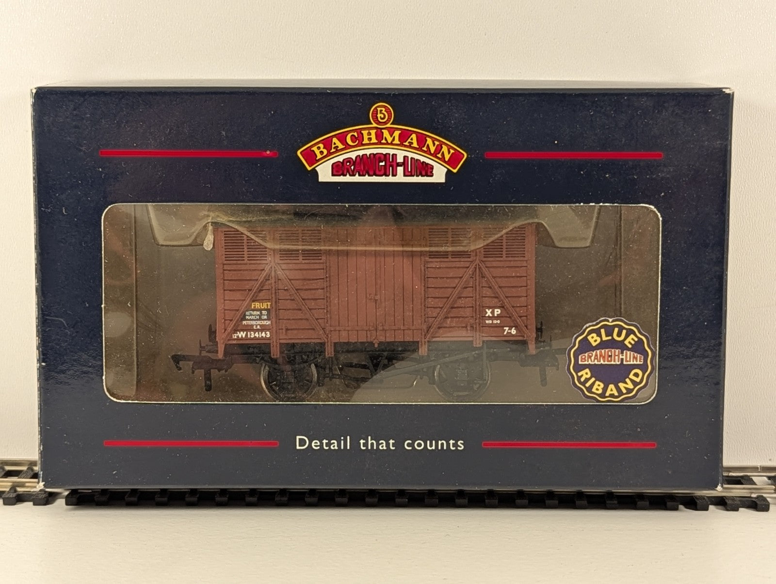 Bachmann Branchline OO Gauge 12-Ton Fruit Van