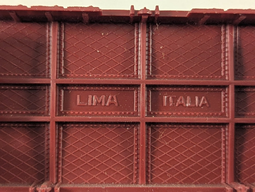 Lima HO Gauge SNCF 2nd Class Coach Passenger Coach 77104 SNCF Maroon