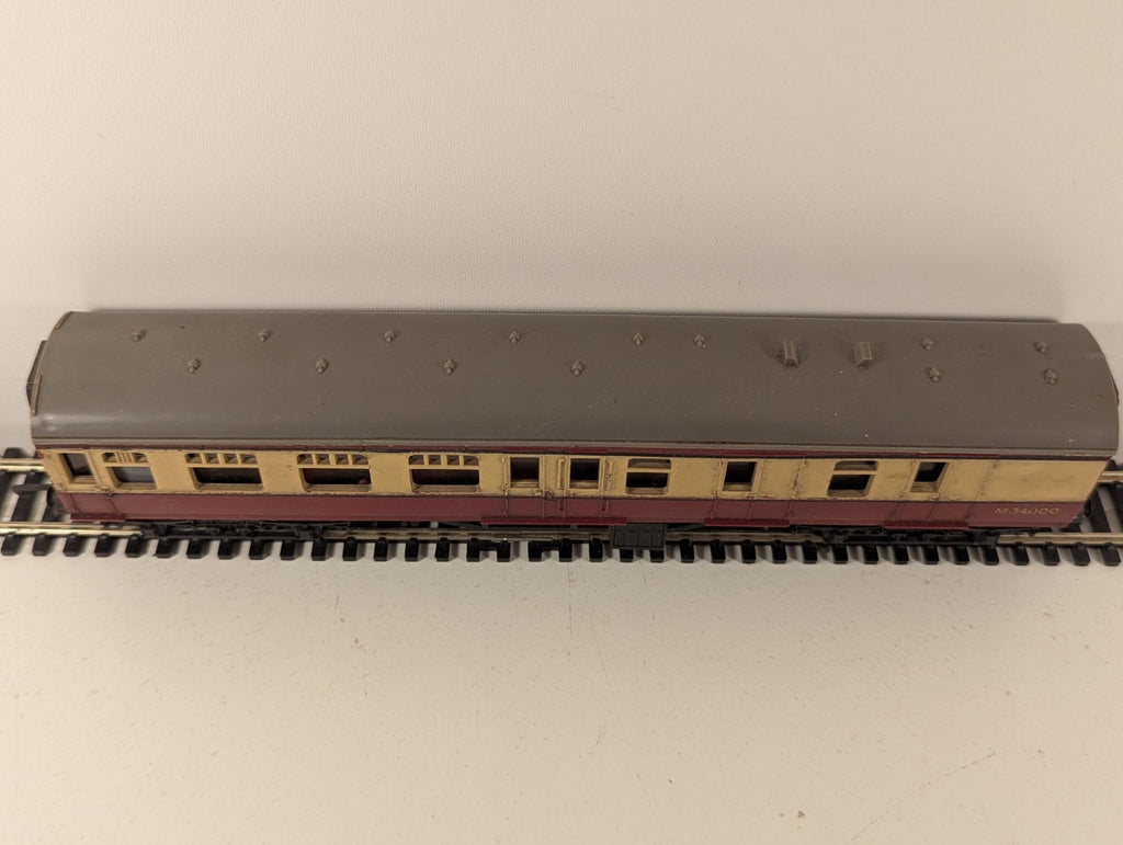Tri-ang R28 OO Gauge BR Brake Coach Crimson & Cream