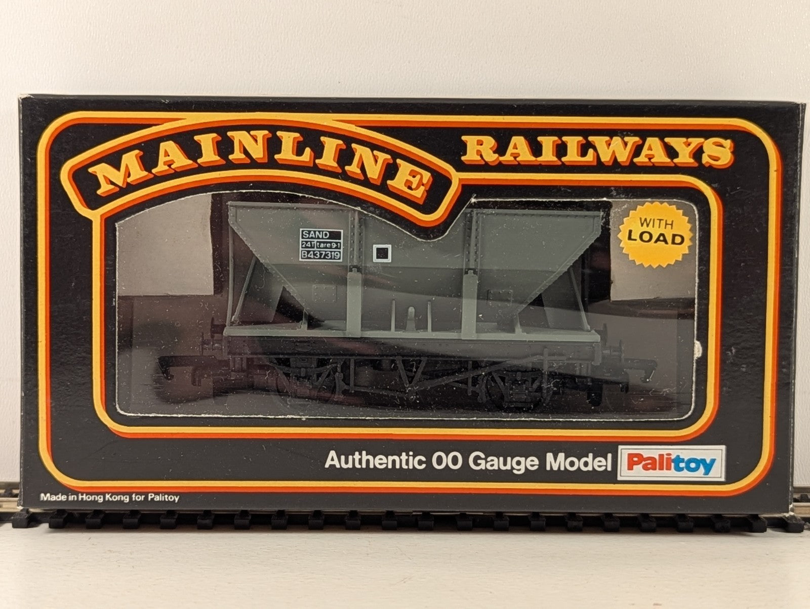 Mainline 37422 OO Gauge BR Grey Hopper Wagon with Sand Load - Boxed