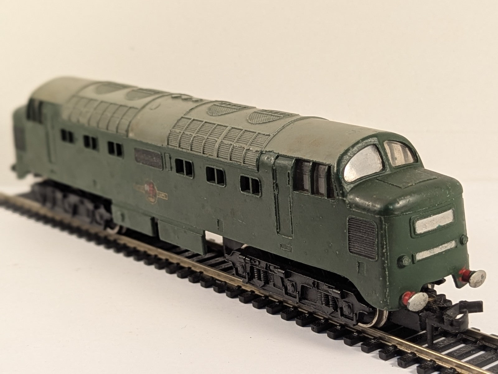 Hornby Dublo 3232 OO Gauge Class 55 Deltic Diesel Locomotive - BR Green