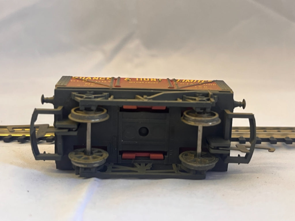 Hornby OO Gauge Chance & Hunt Limited 7 Plank Wagon Weathered