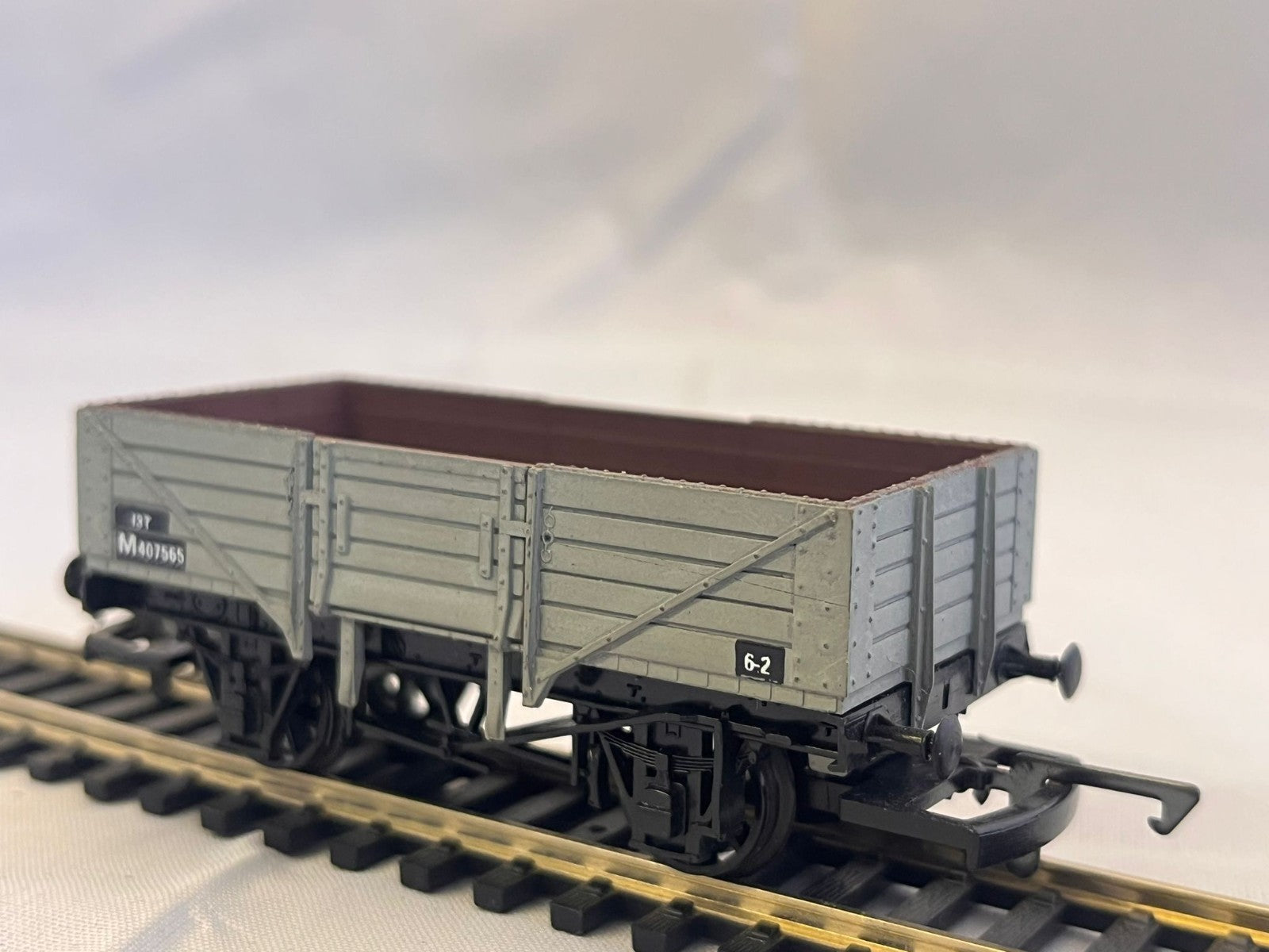 Dapol OO Gauge 3 Plank Wagonin Grey