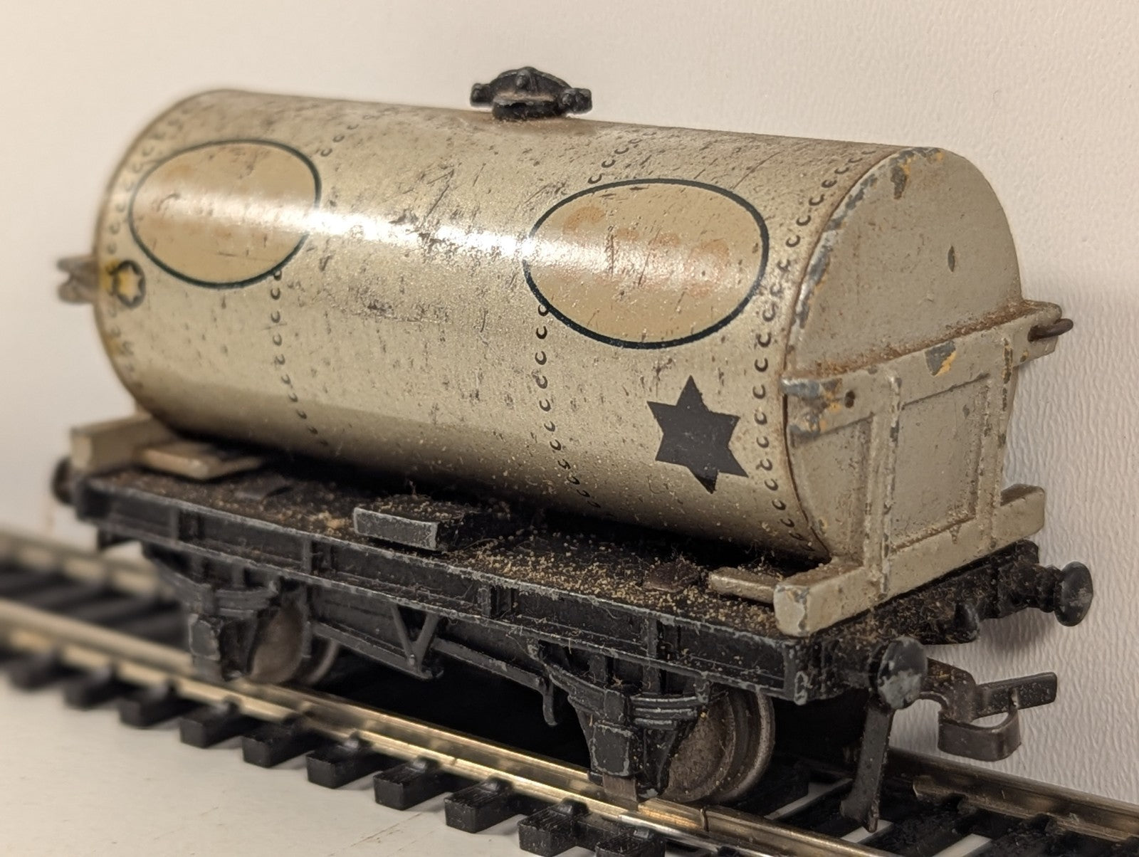 Hornby Dublo D1 OO Gauge Silver Esso Petrol Tank Wagon