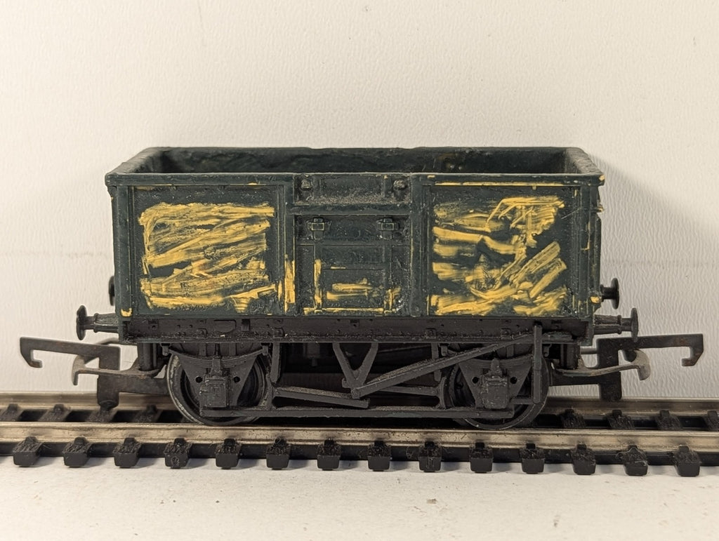 Tri-ang OO Gauge 16-Ton Mineral Wagon Goods Wagon Repainted Green