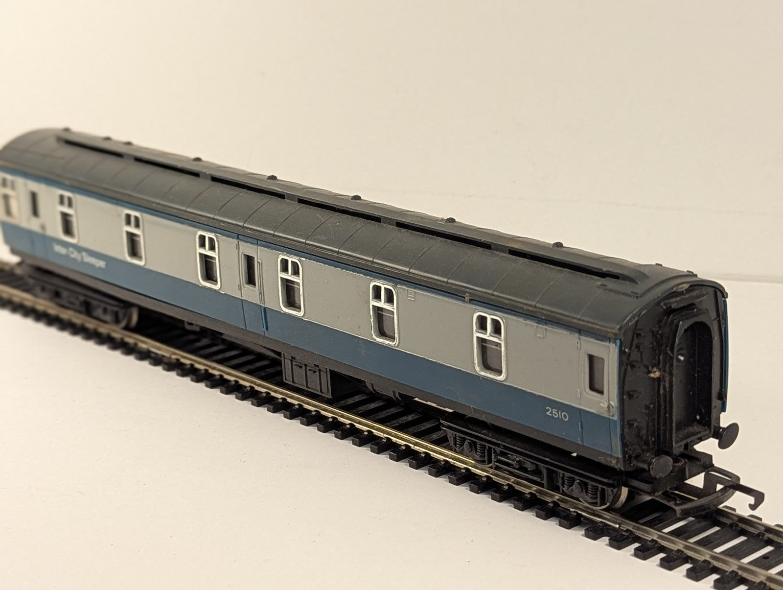 Hornby OO Gauge BR Mk1 Sleeper Coach Passenger Coach 2510 BR Blue & Grey R328