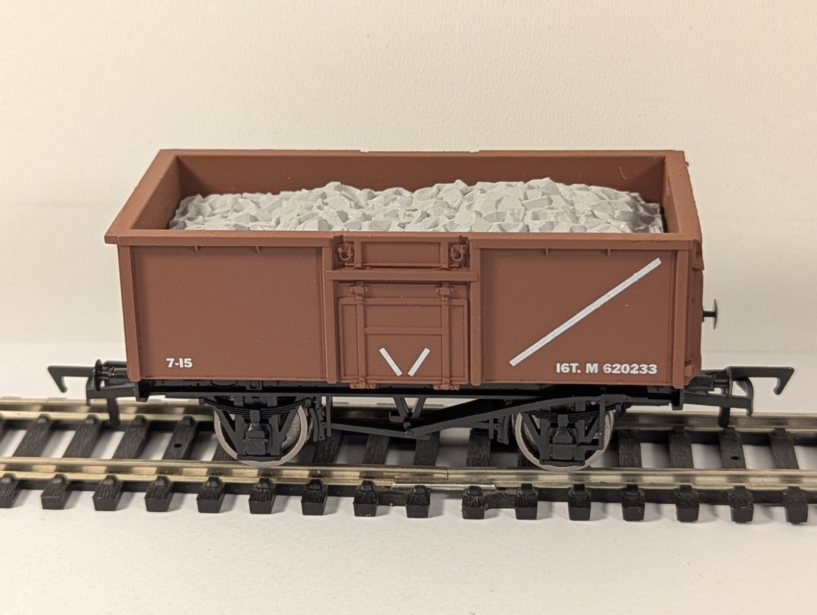 Dapol 4F-030-104 OO Gauge 16T Steel Mineral Wagon BR Bauxite