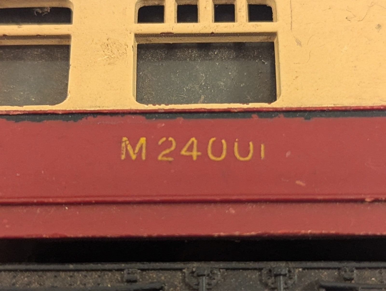 Tri-ang OO Gauge R29/221 BR Main Line Composite Coach - Damaged Decals