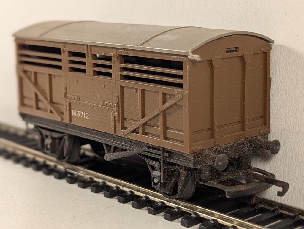 Tri-ang OO Gauge Cattle Wagon Goods Wagon M3712 BR Brown R122