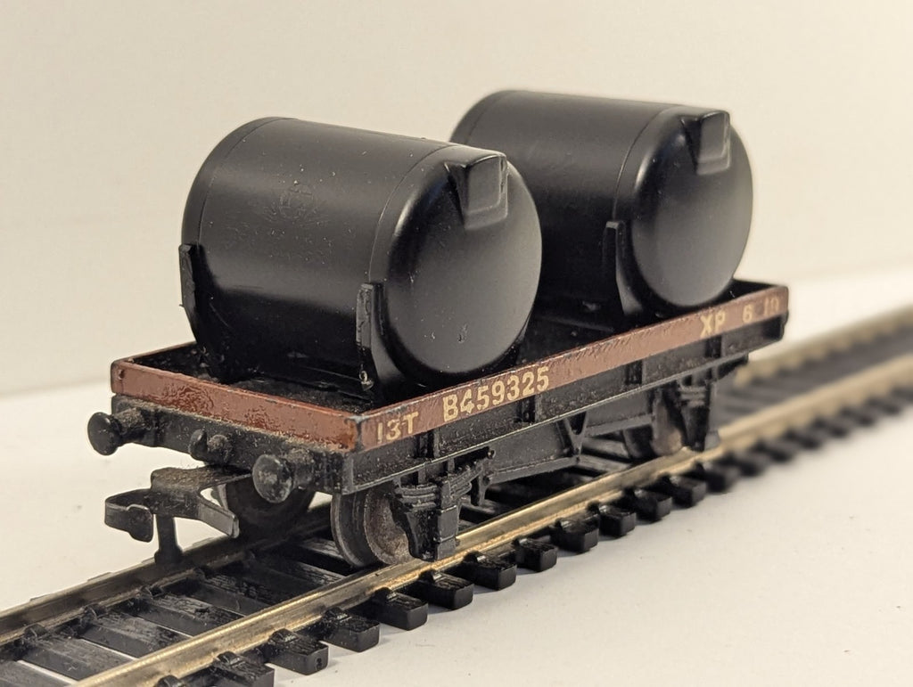 Tri-ang OO Gauge R125 BR Bauxite 1-Plank Wagon with Two Tanks B4593