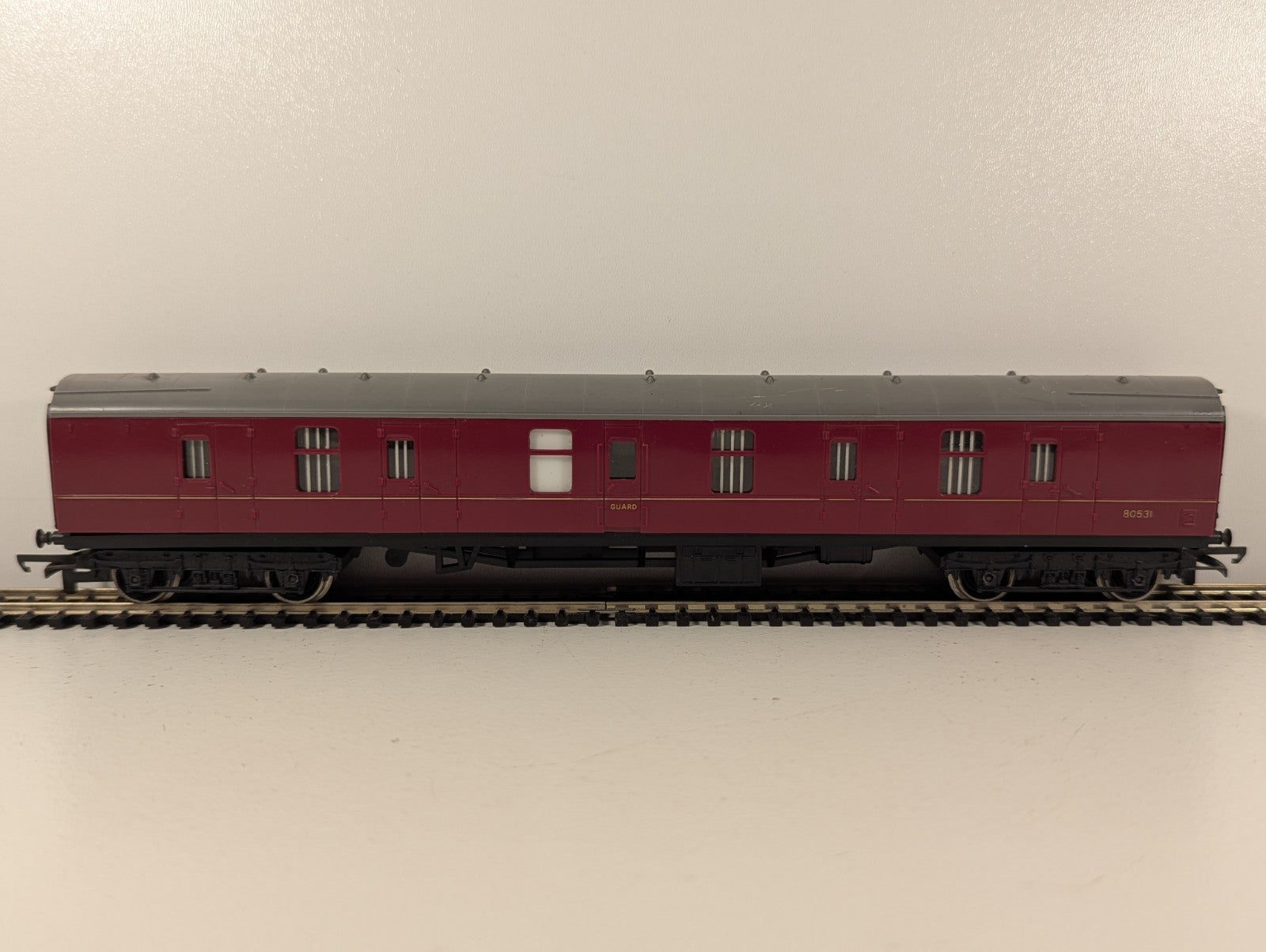 Hornby R4619 BR Mk1 Full Brake Coach BR Maroon