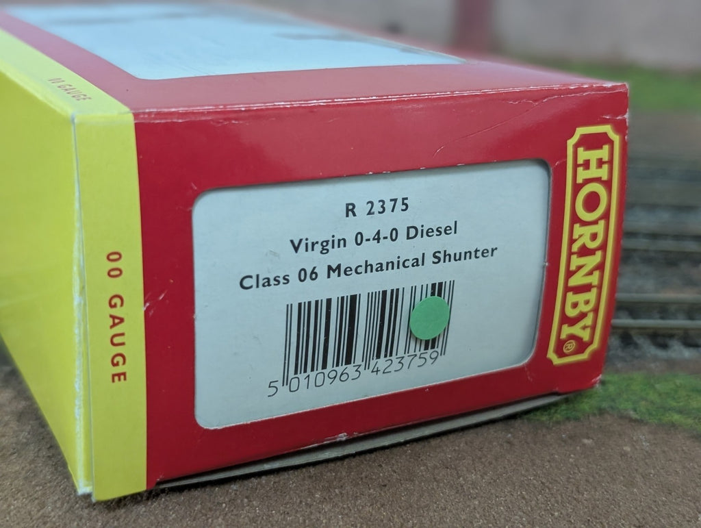 Hornby R2375 OO Gauge Class 06 Diesel Shunter in Virgin Trains Livery - Boxed