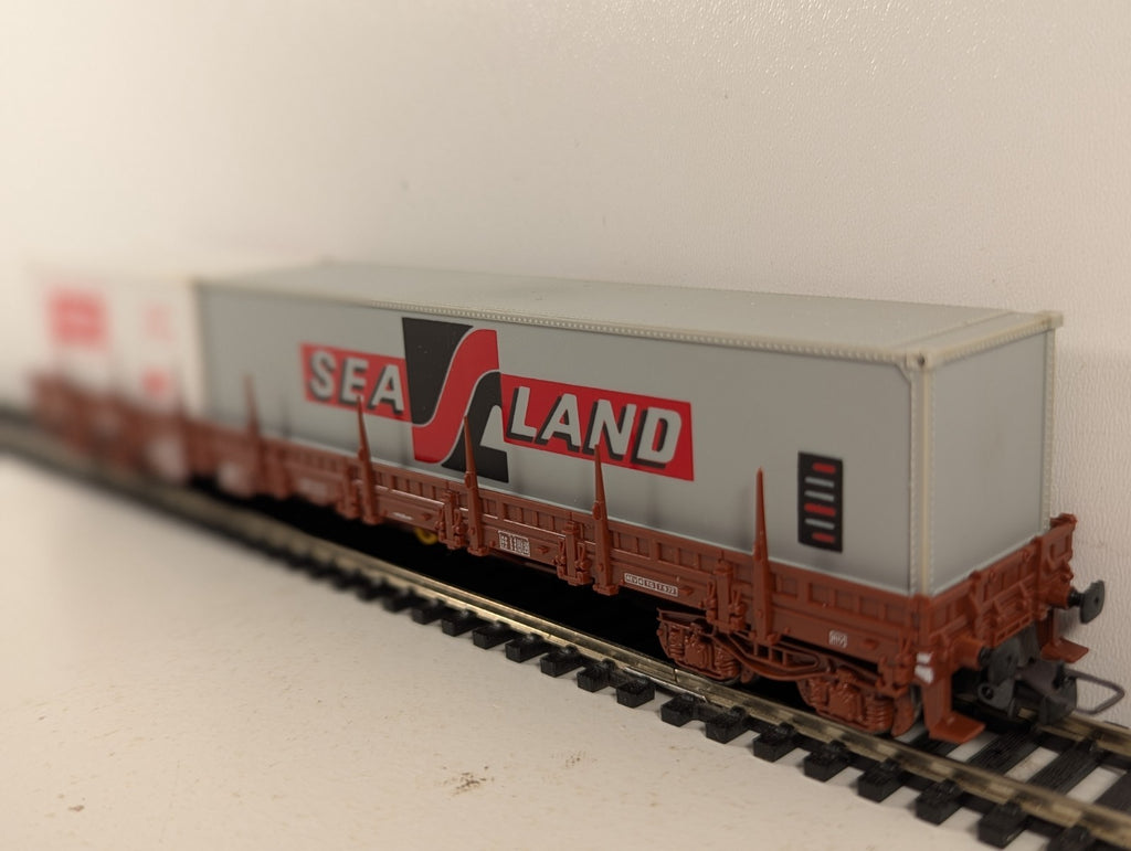 Jouef HO Gauge Bogie Flat Wagon with Findus and Sea-Land Containers