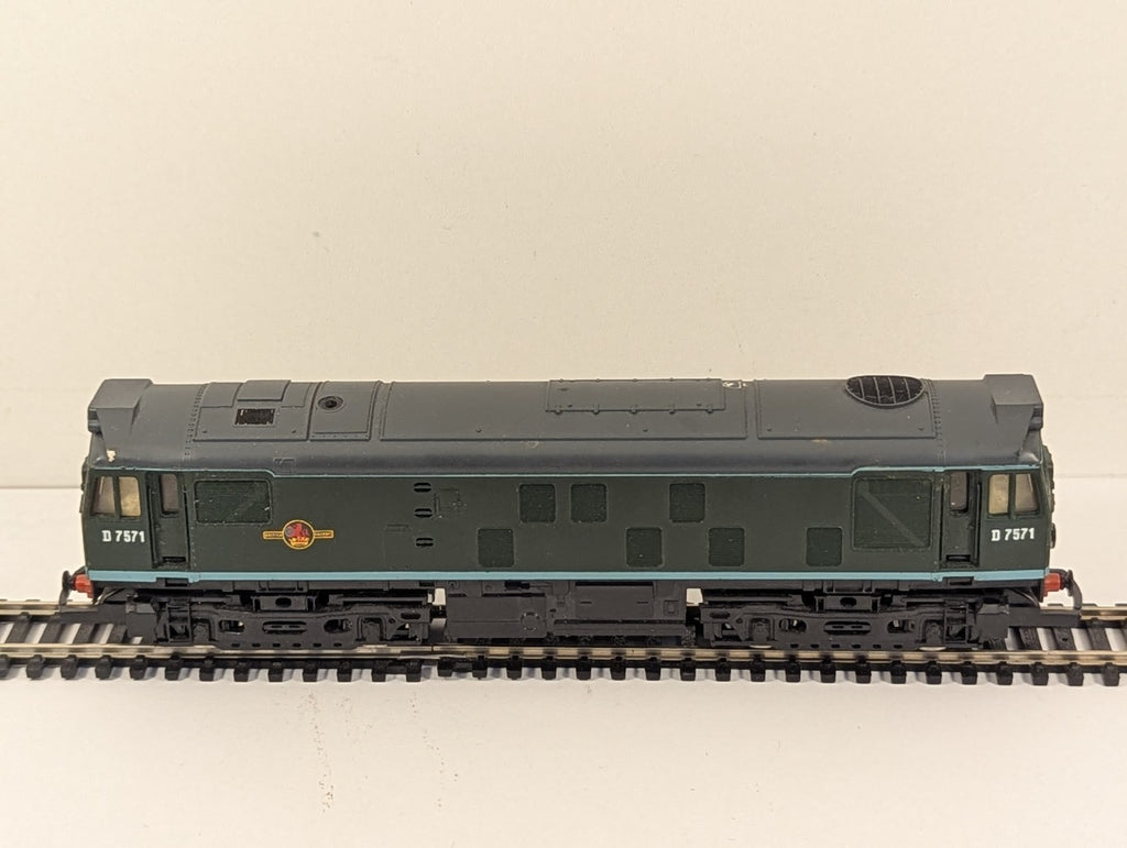 Hornby R327 BR Class 25 D7571 Diesel Locomotive OO Gauge