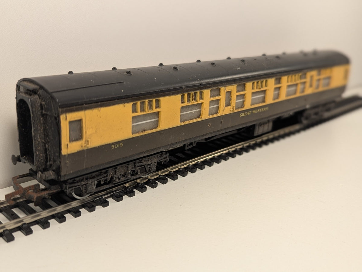 Hornby OO Gauge GWR Corridor Composite Coach 5015