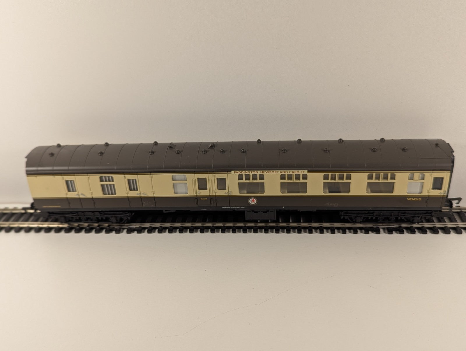Hornby BR Mk1 Brake Second Corridor (BSK) – W34315 – Chocolate & Cream