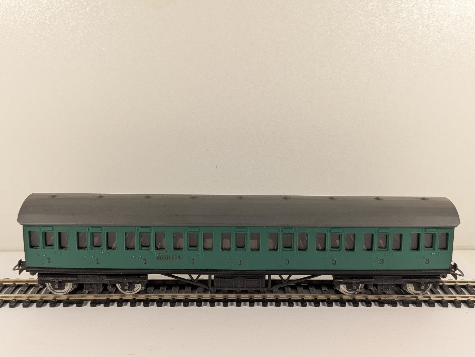 Graham Farish OO Gauge Southern Railway Green Third Class Coach Boxed