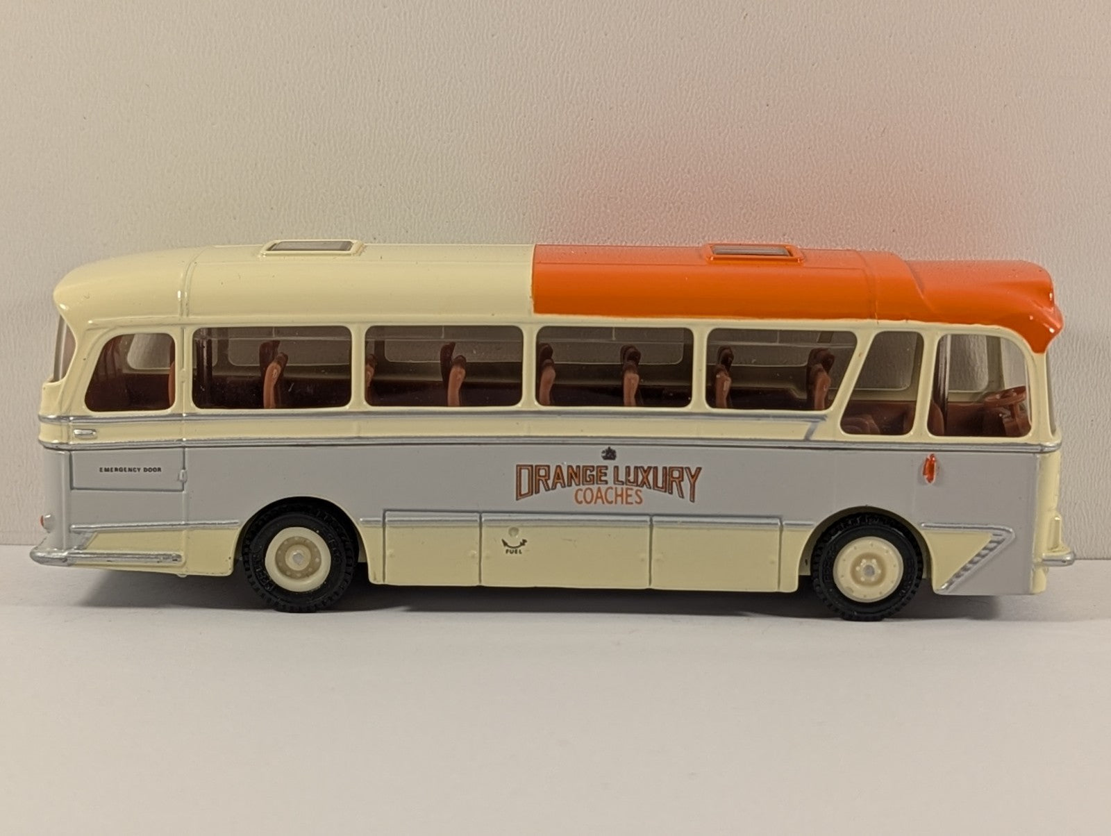 EFE De-Luxe Cavalier Coach – Orange “Luxury” Livery – 1:76 Scale