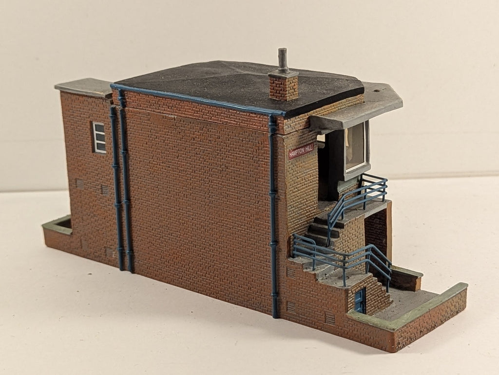 Bachmann Scenecraft OO Gauge SR Odeon Signal Box 'Hampton Hill' Southern Railway