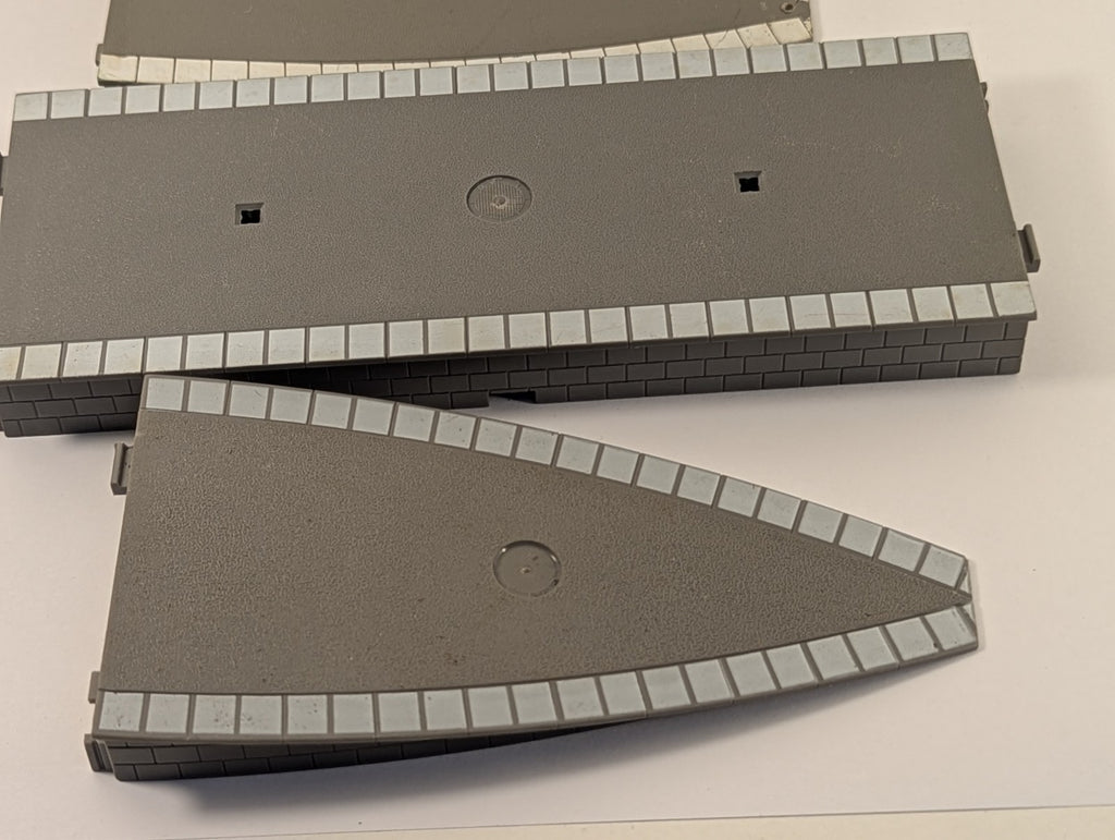 Hornby OO Gauge Grey Plastic Straight Platform and Curved Ramps