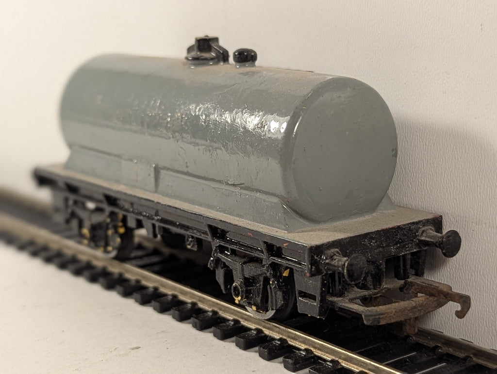 Hornby Dublo OO Gauge 4-Wheel Tank Wagon Grey (Repainted)