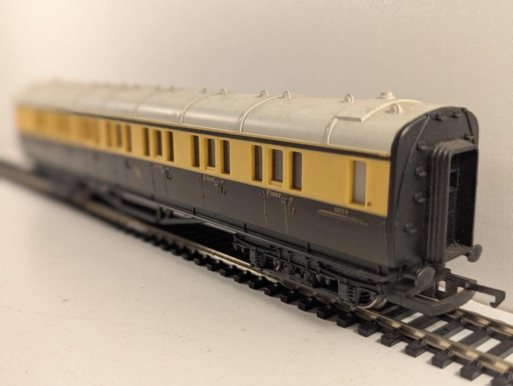 Hornby OO Gauge GWR Composite Coach Passenger Coach 6024 GWR Chocolate