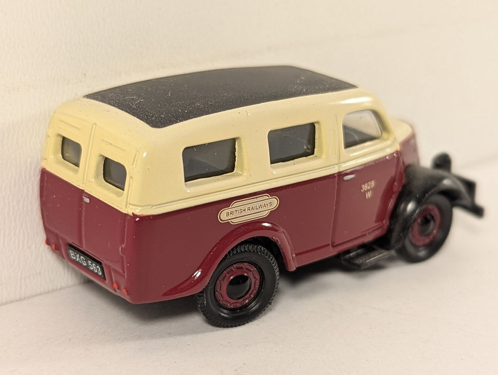 Classix 1:76 Scale / OO Gauge Ford E83W Thames Estate Die-cast Vehicle 3628 W