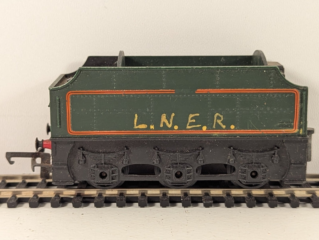 Tri-ang R33 Green Tender – OO Gauge – Some Damage