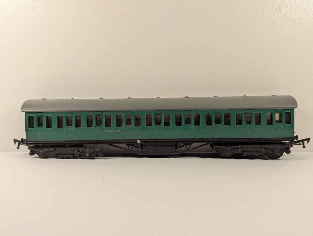 Graham Farish OO Gauge Southern Railway First Class Suburban Coach - Boxed