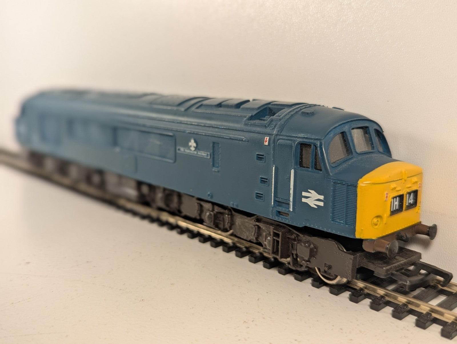 Mainline OO Gauge Class 45 'The Manchester Regiment' Locomotive 45