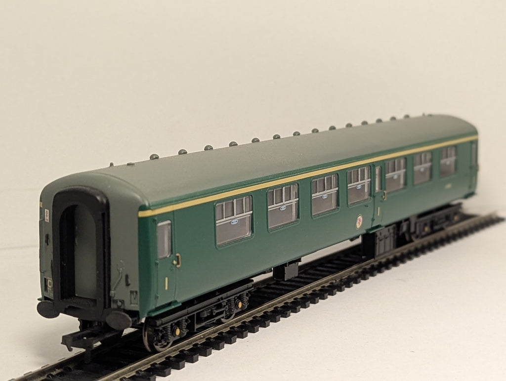 Bachmann OO Gauge BR Mk2 FK Corridor First Passenger Coach S13389 BR(S) Green