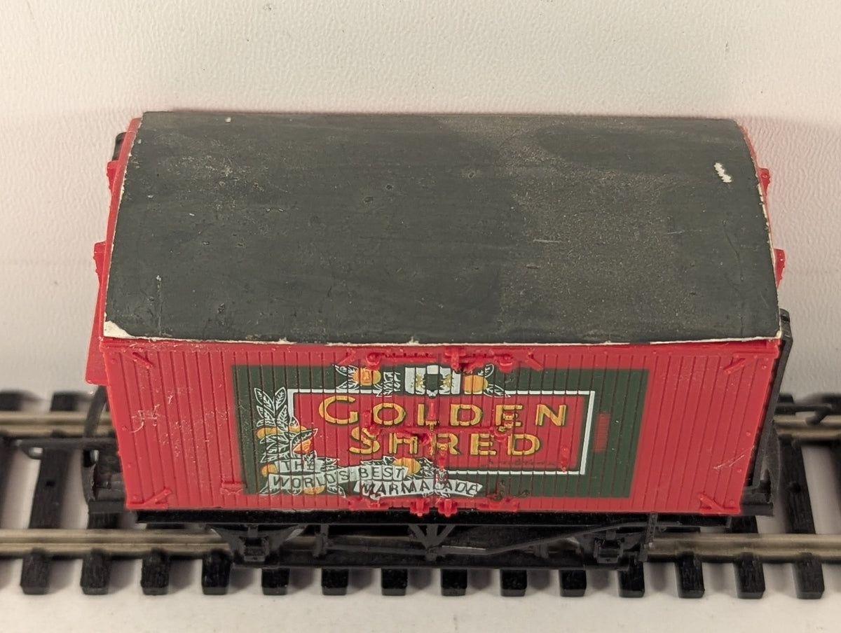 Hornby OO Gauge Golden Shred Ventilated Van Goods Wagon