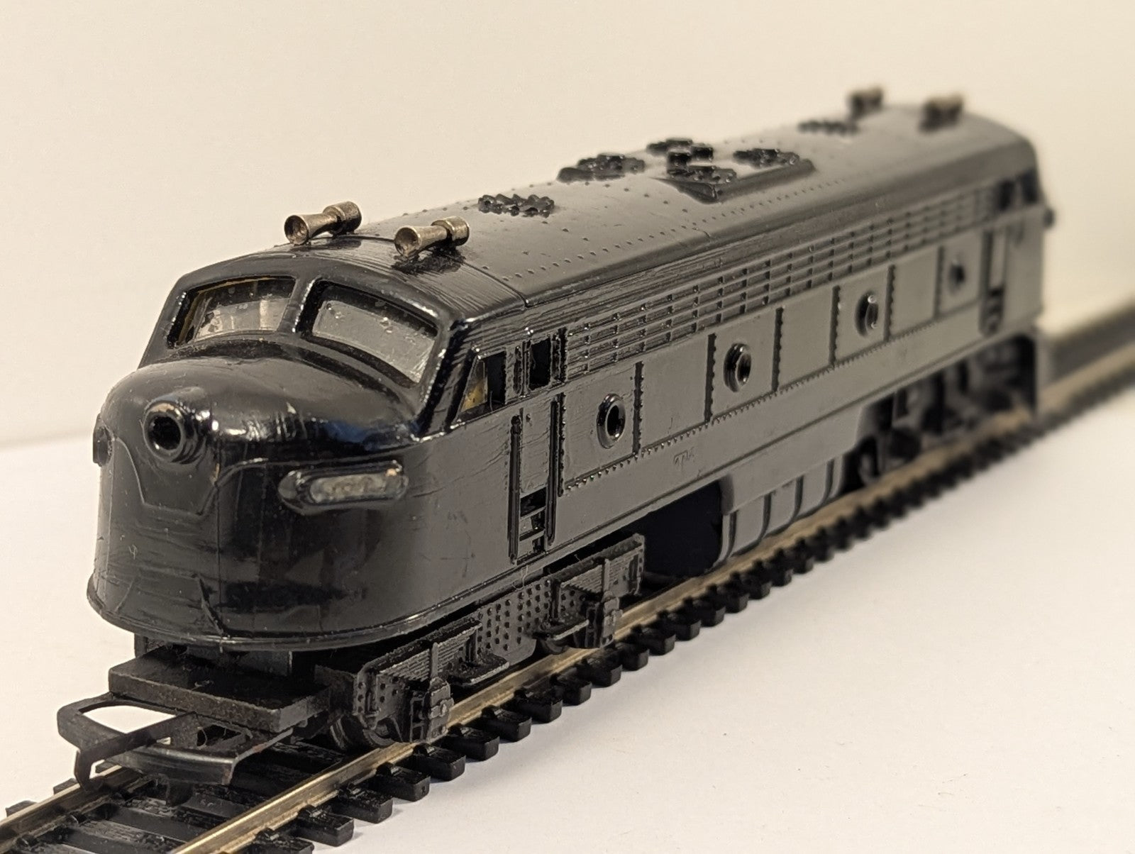 Tri-ang Railways R159 Double-Ended Diesel Locomotive OO Gauge - Repainted