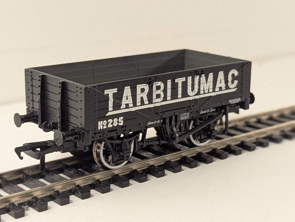 Bachmann OO Gauge 5 Plank Wagon Tarbitumac Goods Wagon 285 Tarbitumac Black