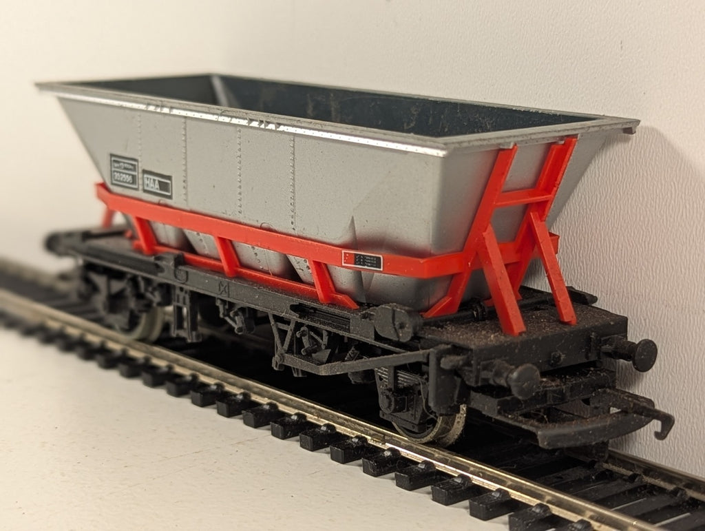 Hornby OO Gauge HAA BR Coal Hopper Wagon Goods Wagon 352556 BR Silver