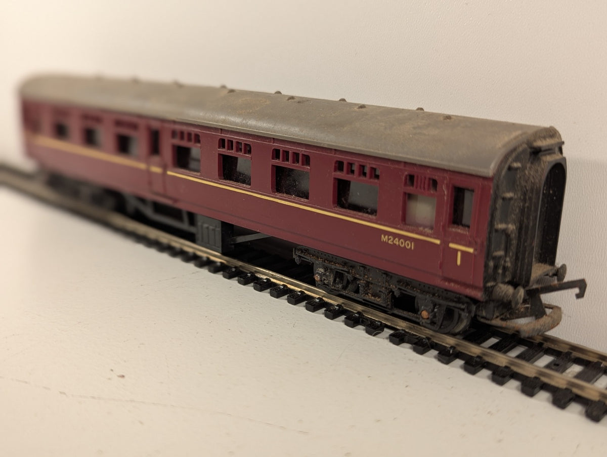 Tri-ang OO Gauge BR Mk1 1st class Corridor Composite Coach Maroon
