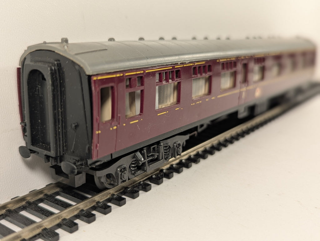 Tri-ang Hornby OO Gauge LMS Composite Coach Passenger Coach M16171 BR Maroon
