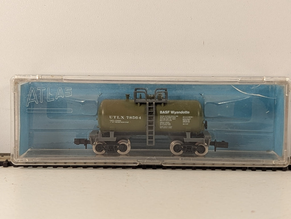 Atlas 3231-2.00 N Gauge Green Beercan Tank Car - Boxed
