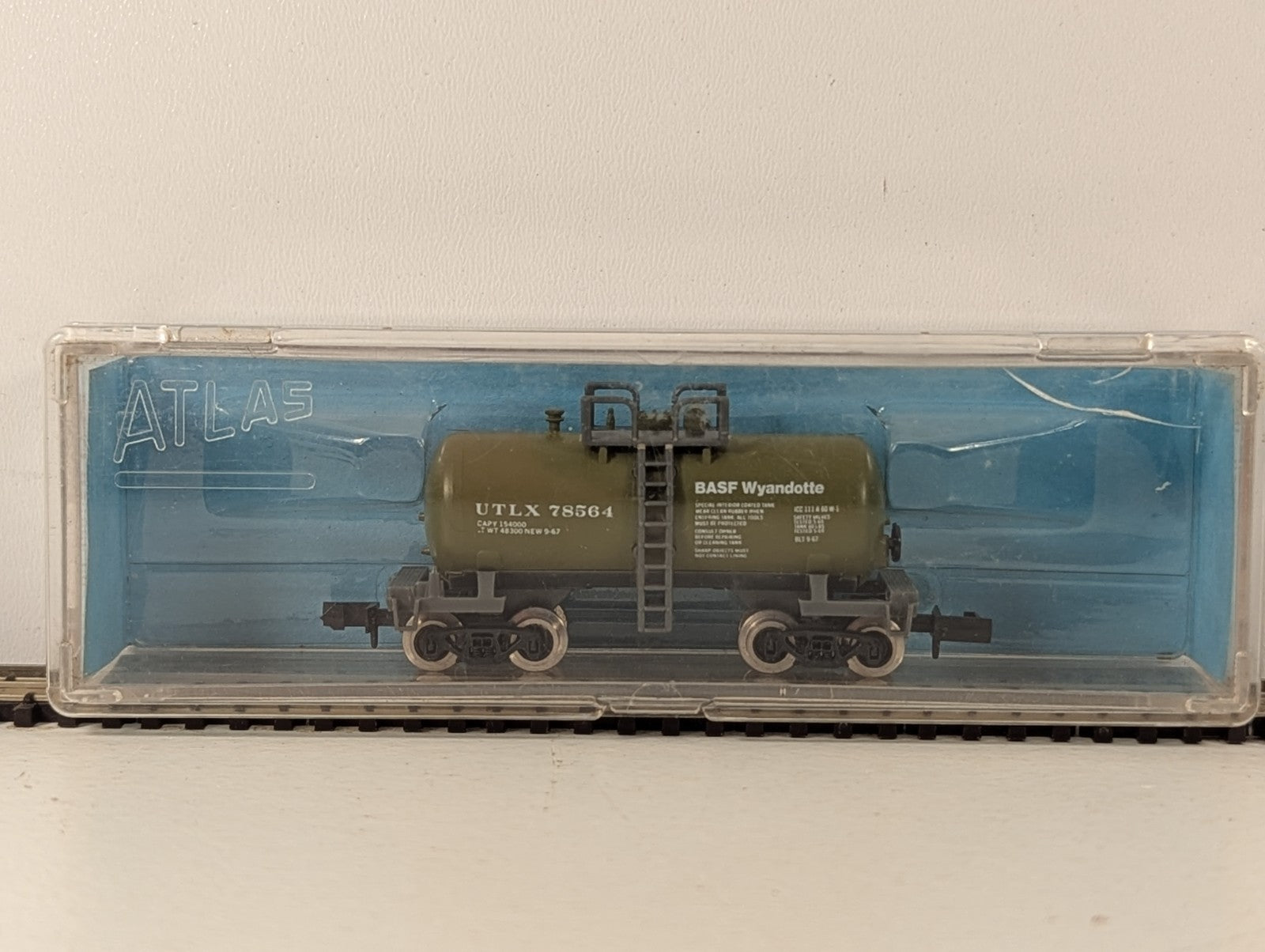 Atlas 3231-2.00 N Gauge Green Beercan Tank Car - Boxed