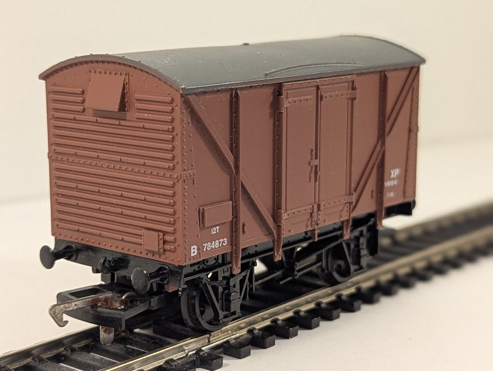 Dapol OO Gauge BR 12T Ventilated Van Goods Wagon B784873 BR Bauxite B32