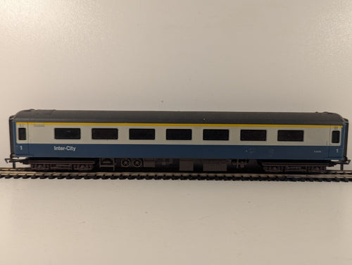 Airfix BR Mk2D First Open Coach OO Gauge