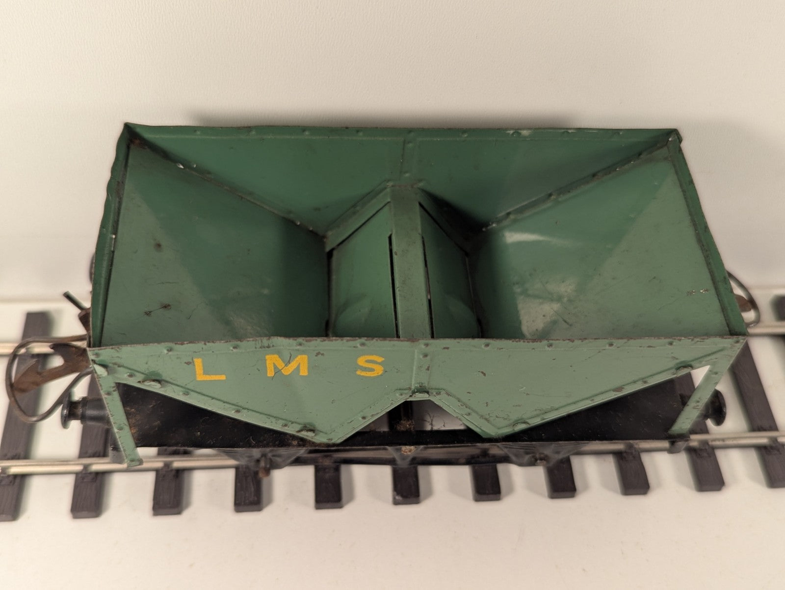 Hornby O Gauge LMS Operating Hopper Wagon Green