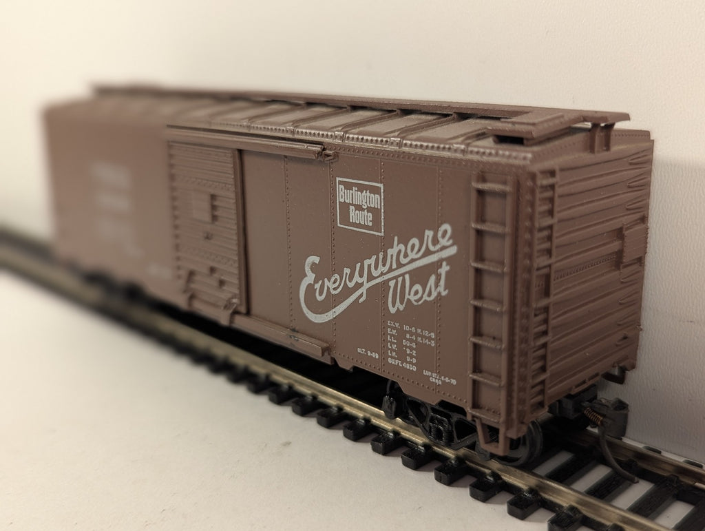 Athearn HO Gauge 40 Ft Box CB&Q Boxcar 35789 CB&Q Brown 5002