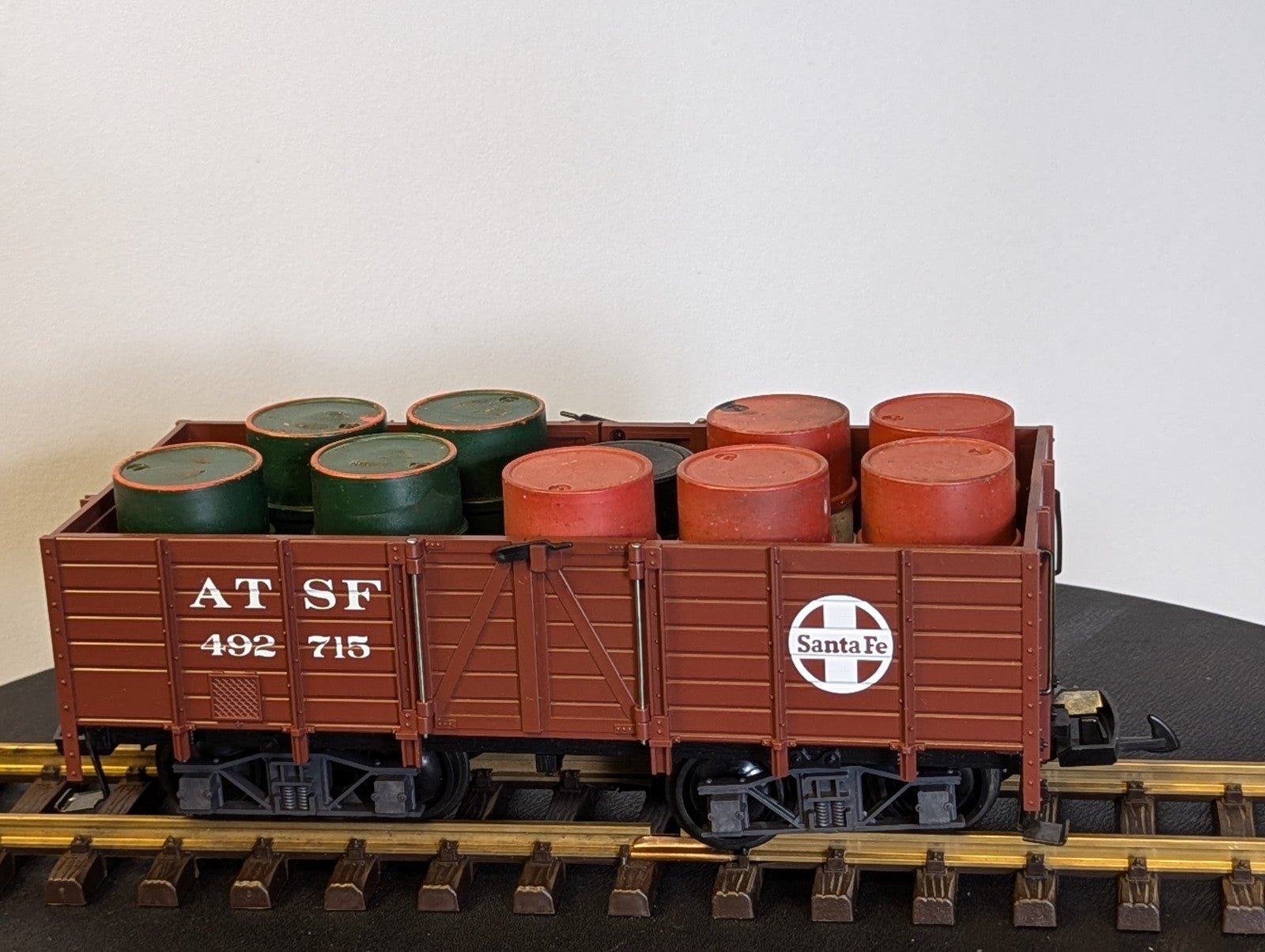 LGB G Gauge ATSF Santa Fe 492 715 Open Wagon with Load