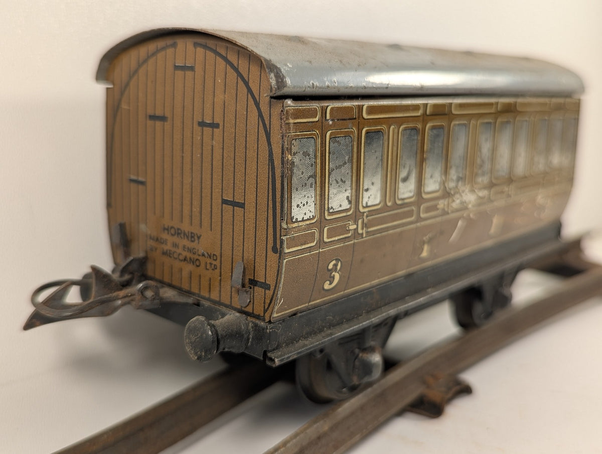 Hornby O Gauge No. 1 Passenger Coach LNER Teak