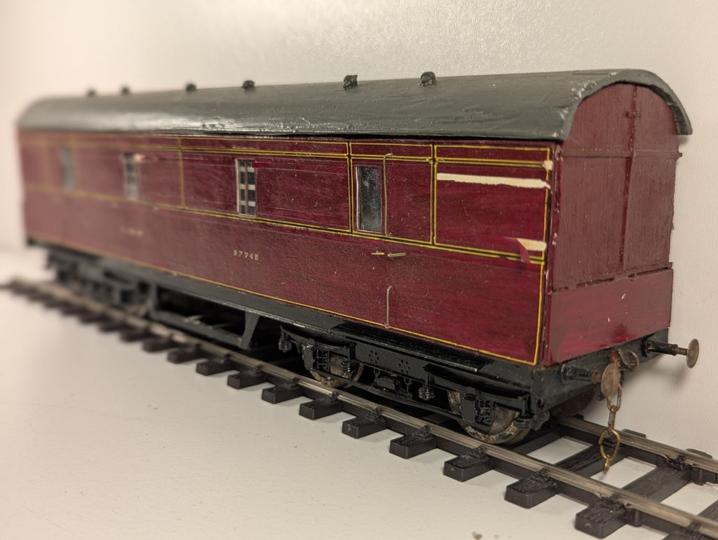 Kitbuilt O Gauge LMS Full Parcels Brake Van Maroon